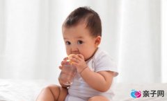 宝宝不爱喝水怎么办 宝宝不宜一次性大量喝水