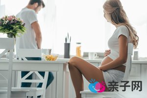 孕7个月肚子下面动正常吗